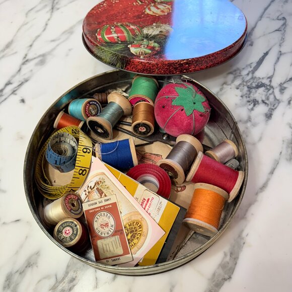 Huge Vintage Sewing Notion Bundle 25 pieces! - Picture 8 of 17